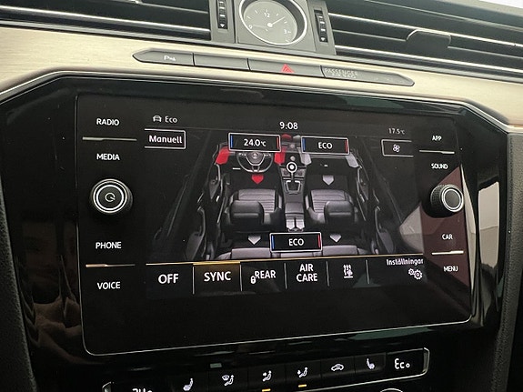 Volkswagen Passat 19 of 30