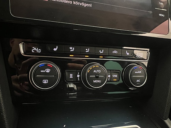 Volkswagen Passat 22 of 30