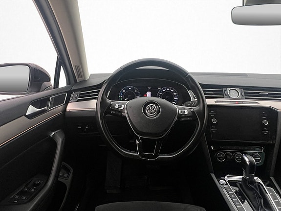 Volkswagen Passat 11 of 30