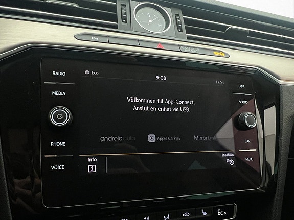 Volkswagen Passat 17 of 30