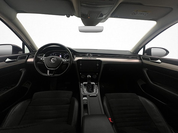 Volkswagen Passat 24 of 30