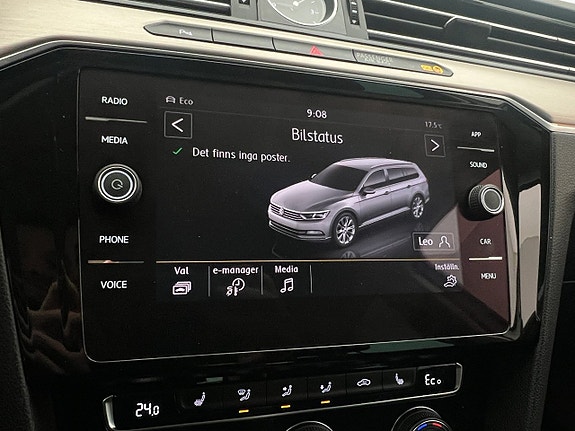 Volkswagen Passat 18 of 30