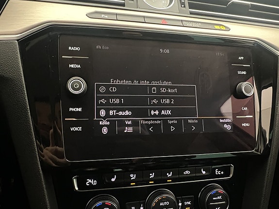 Volkswagen Passat 16 of 30