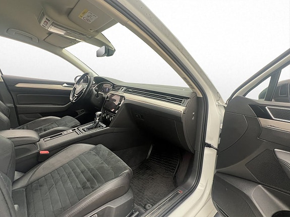 Volkswagen Passat 26 of 30