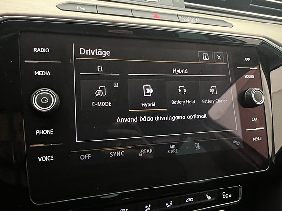 Volkswagen Passat 21 of 30
