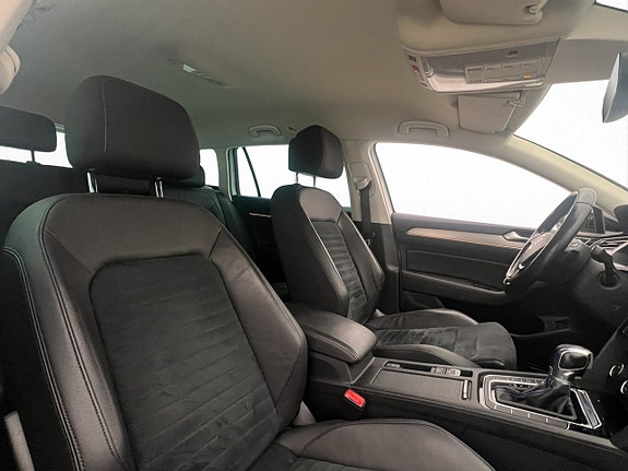 Volkswagen Passat 25 of 30