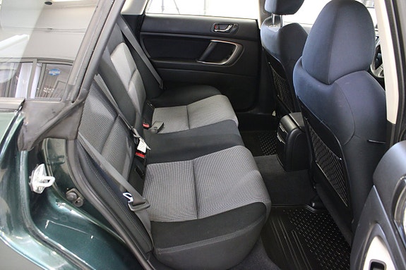 Subaru Legacy 8 of 13