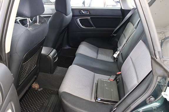 Subaru Legacy 7 of 13