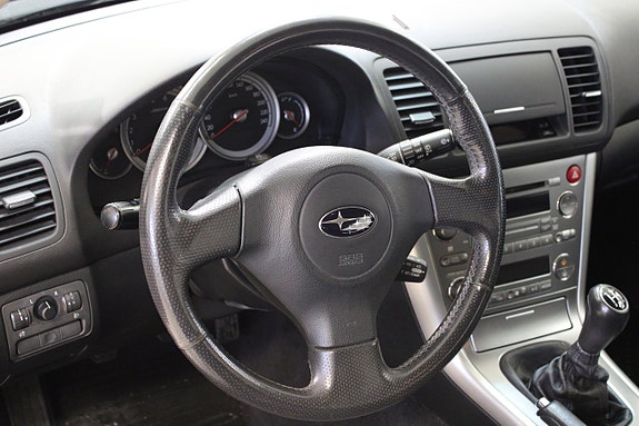 Subaru Legacy 10 of 13