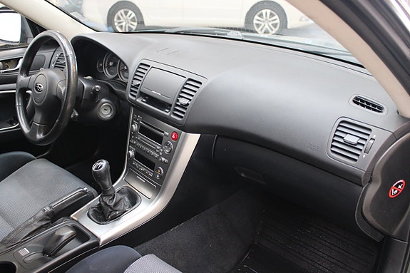 Subaru Legacy 11 of 12
