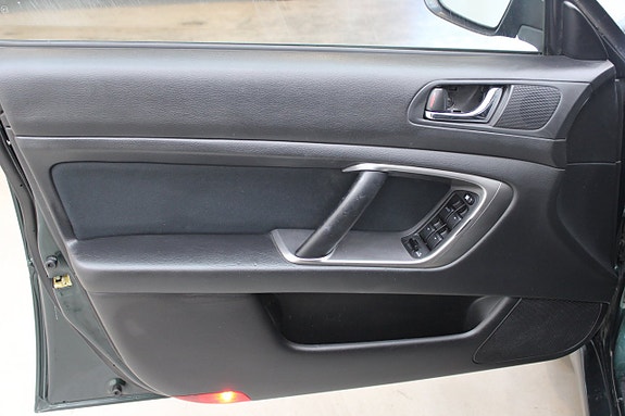 Subaru Legacy 7 of 12