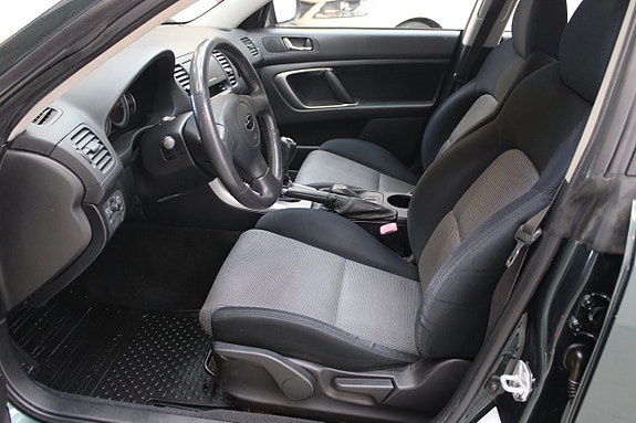 Subaru Legacy 6 of 12