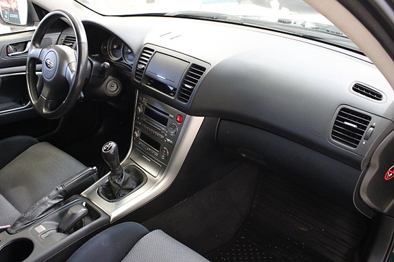 Subaru Legacy 9 of 13
