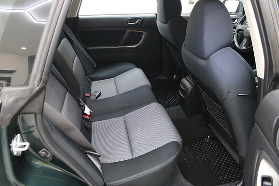 Subaru Legacy 9 of 12