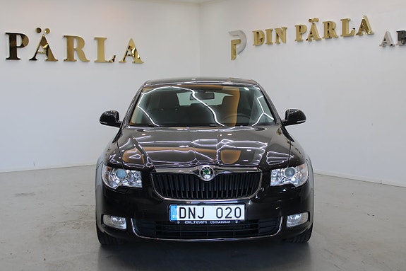 Skoda Superb 2 of 5