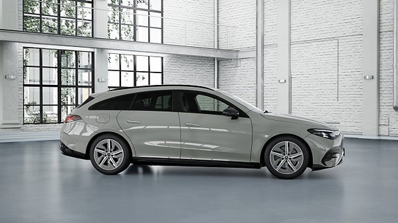 Mercedes-Benz CLA350 2 of 5