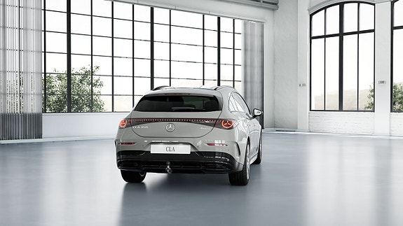 Mercedes-Benz CLA350 4 of 5