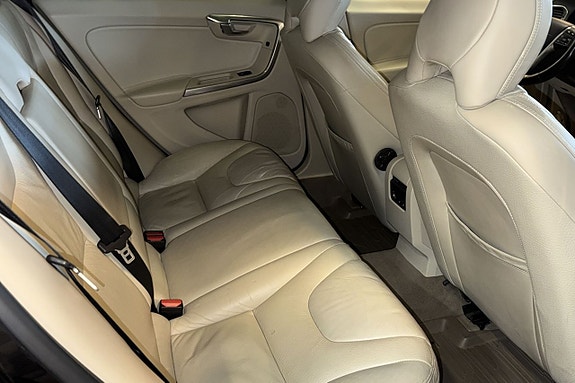 Volvo V60 8 of 12
