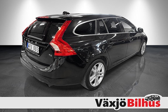 Volvo V60 2 of 12