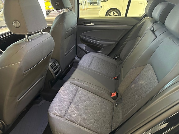 Volkswagen Golf VIII 9 of 15