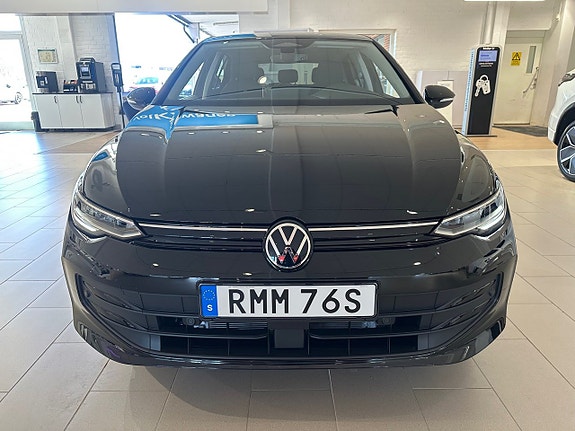 Volkswagen Golf VIII 2 of 15