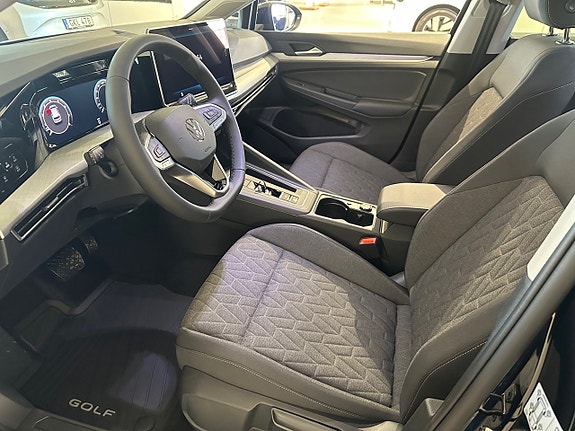 Volkswagen Golf VIII 8 of 15