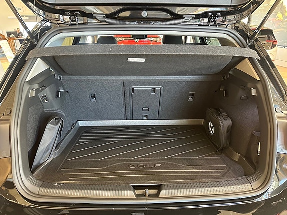 Volkswagen Golf VIII 10 of 15