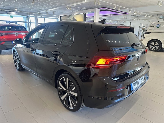 Volkswagen Golf VIII 7 of 15