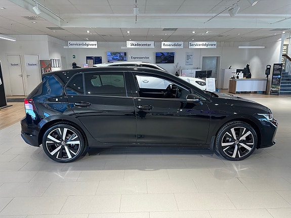 Volkswagen Golf VIII 4 of 15