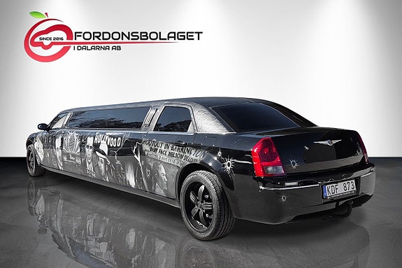 Chrysler 300C 3 of 5