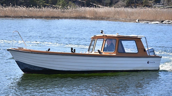 Uttern 560 AR -80-tal. Honda 4-takt 40 HK -2006. GPS+ Ekolod