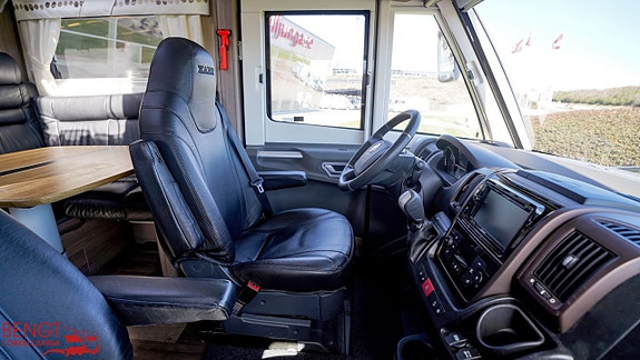 Kabe Travel Master I 910 | QB-säng | Automat | Hydrauliska stödben 5 of 21