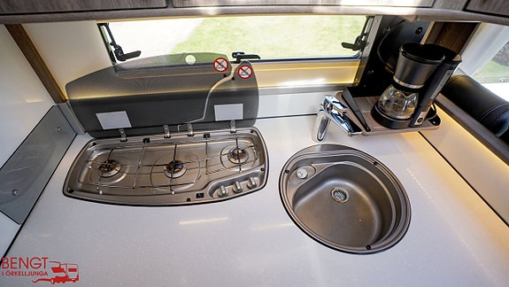 Kabe Travel Master I 910 | QB-säng | Automat | Hydrauliska stödben 21 of 21