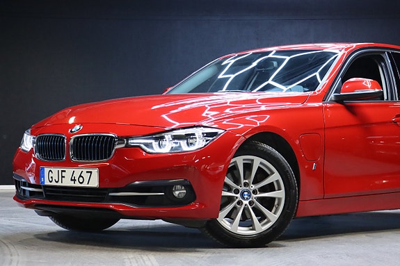 BMW 330e 4 of 5