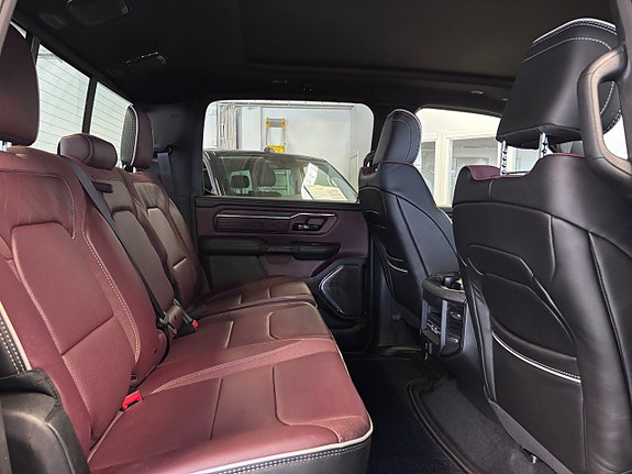 Dodge RAM 1500 12 of 16