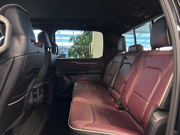 Dodge RAM 1500 11 of 16