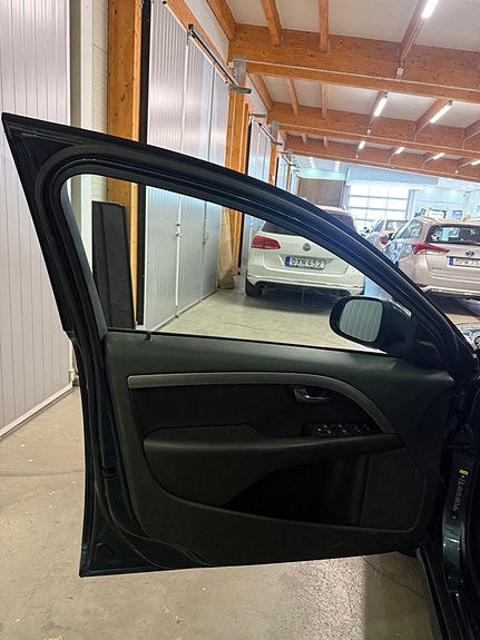 Volvo V70 5 of 5