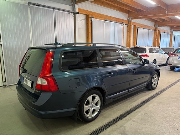 Volvo V70 12 of 15