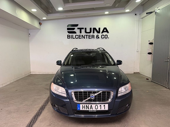Volvo V70 2 of 5