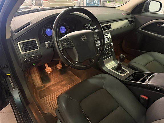Volvo V70 6 of 15