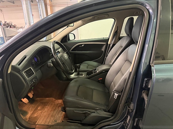Volvo V70 7 of 15