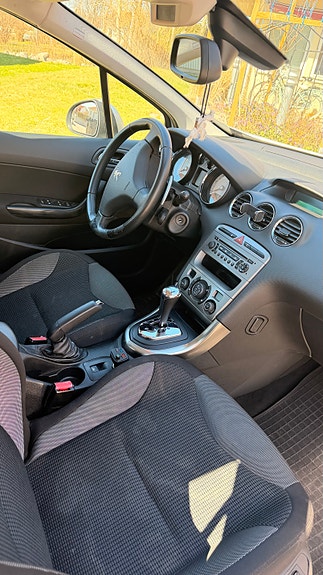 Peugeot 308 4 of 5
