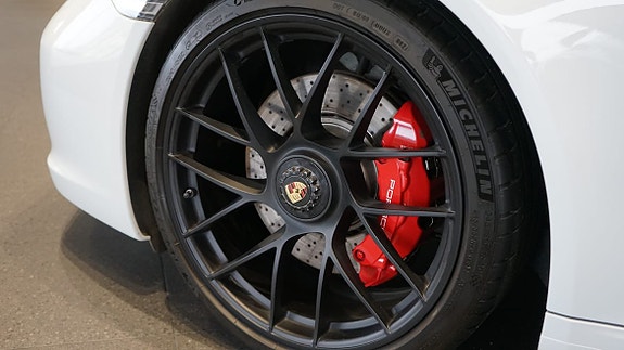 Porsche 911 Carrera GTS 4 of 5
