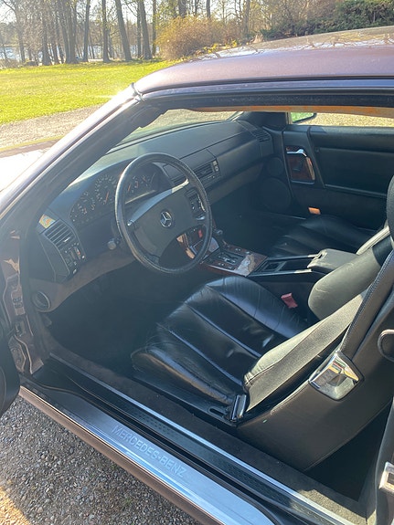 Mercedes-Benz SL300 4 of 11