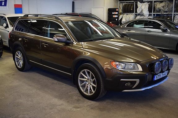 Volvo XC70 2 of 18