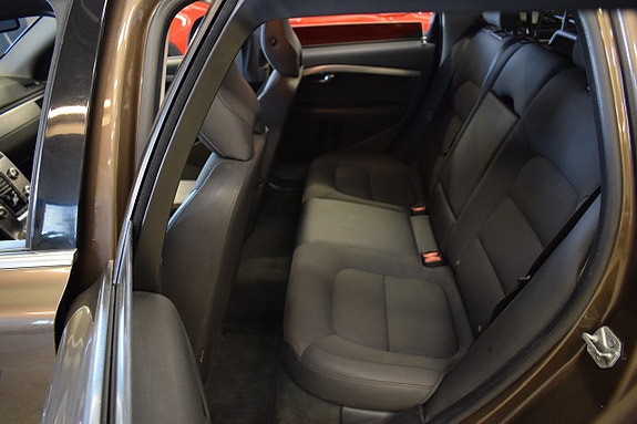Volvo XC70 9 of 18