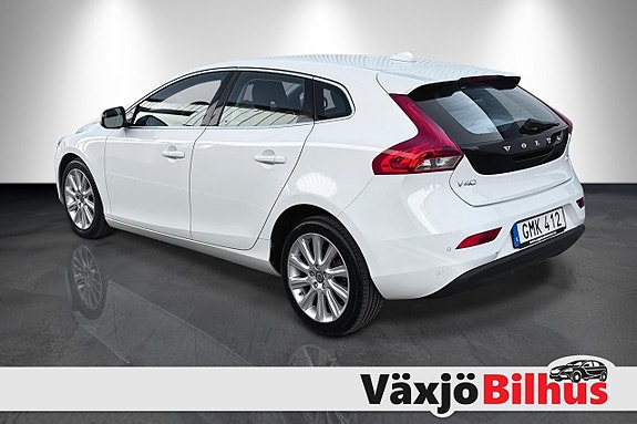 Volvo V40 2 of 9
