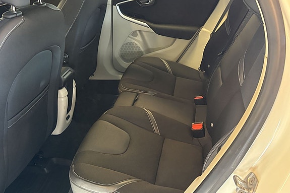 Volvo V40 8 of 9