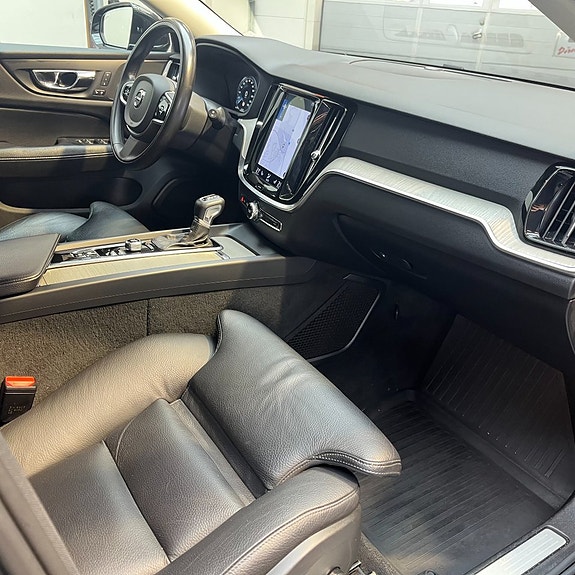 Volvo V60 11 of 14