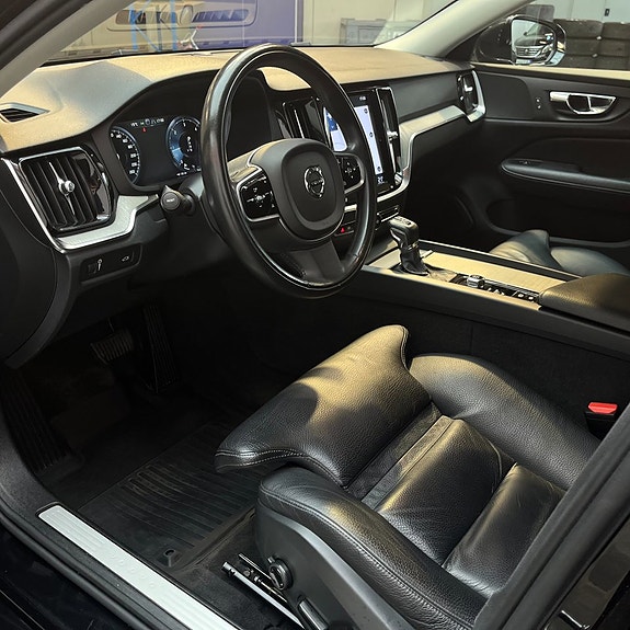 Volvo V60 8 of 14